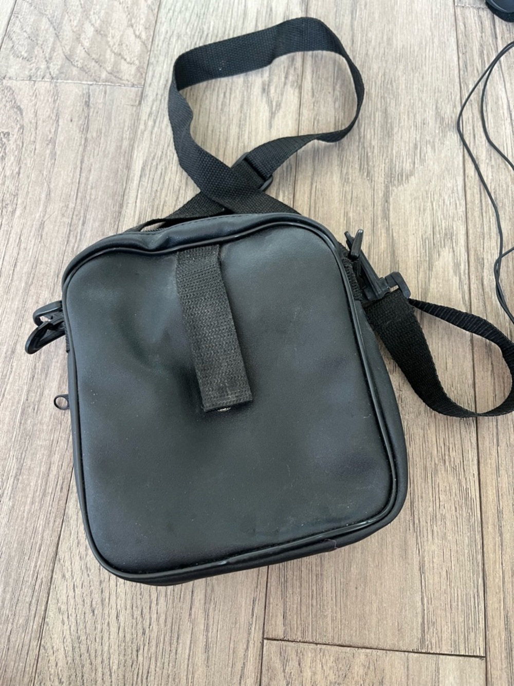 Portable Panasonic CD Player Walkman Discman with Magnum Crossbody Bag - Picture 10 of 10